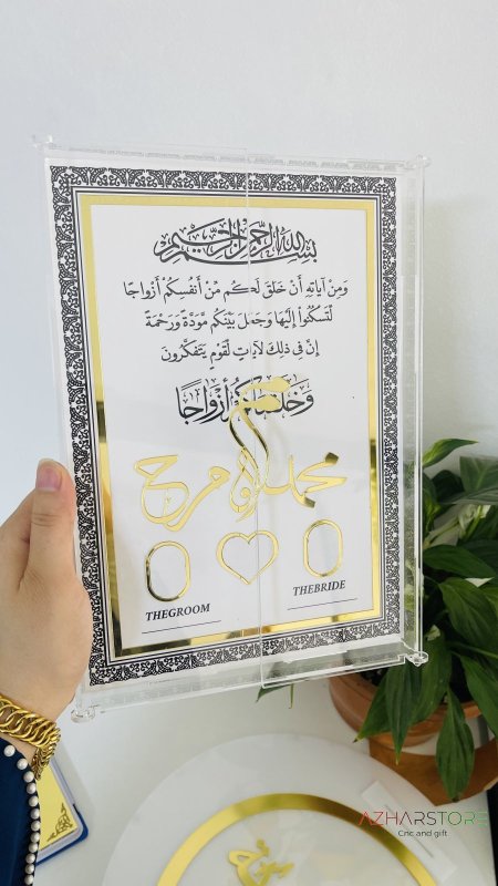 ٣