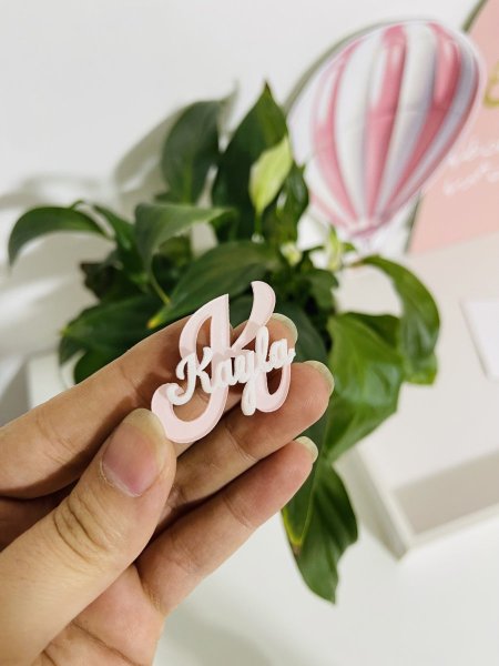 حرف مع اسم بارز ٤سم